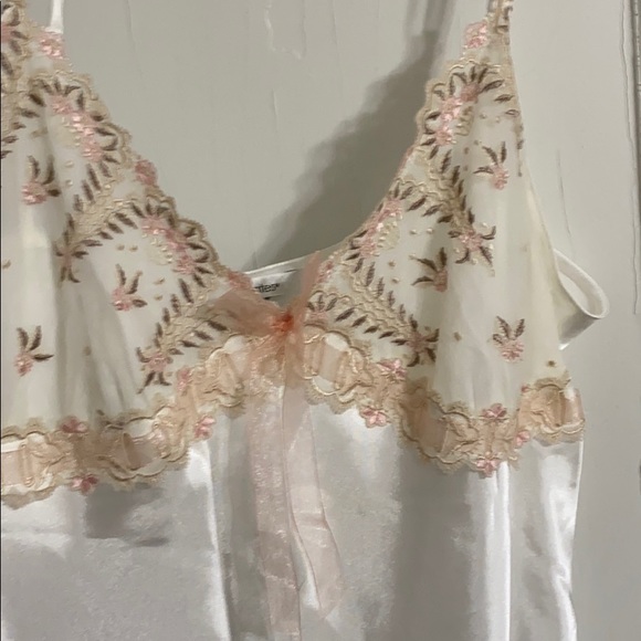 Delicates Intimate - Picture 2 of 4